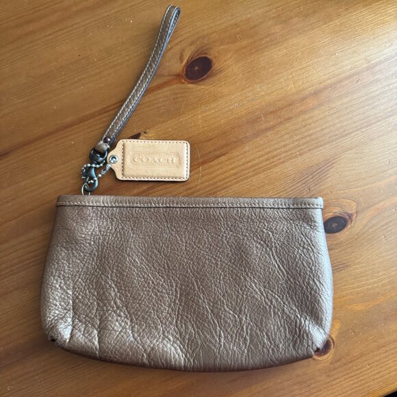 EUC Coach Bronze Metallic Zip Top Wristlet/Clutch 9 in Long x 5.5 in Wide - Picture 9 of 9